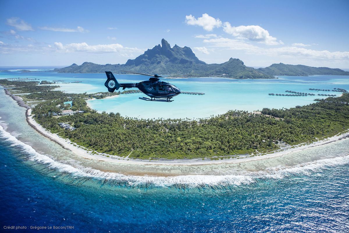 Bora Bora dall'alto: la barriera, la laguna, l'isola nel mezzo
